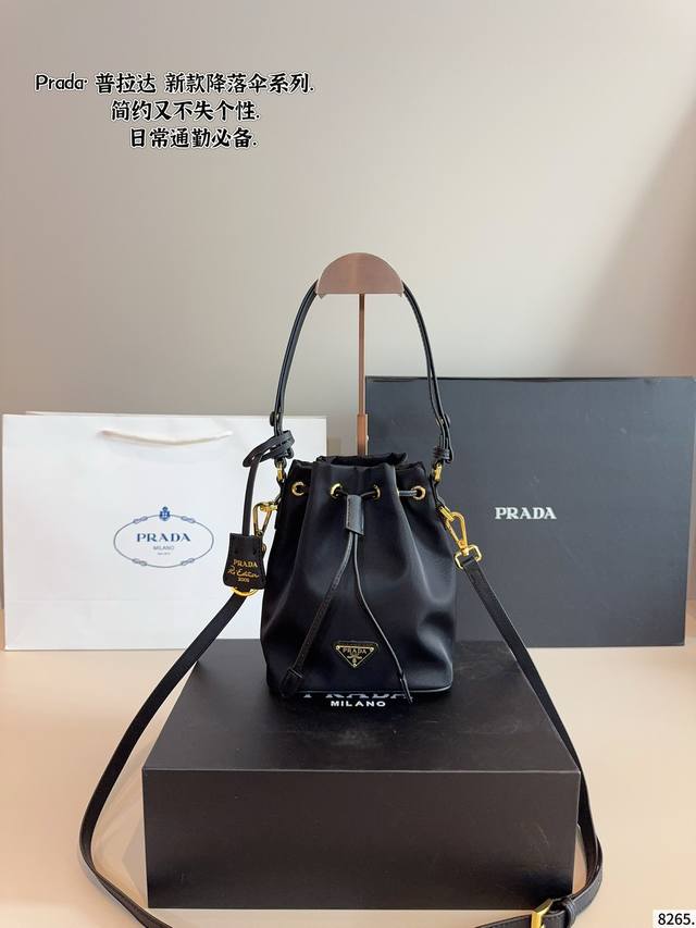with gift box. Prada's new bucket bag. Can be carried by hand or shoulder Fashio