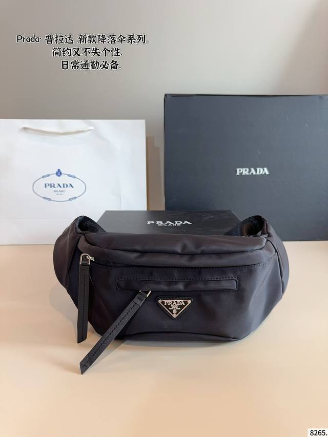 Prada chest bag waist bag Fashionable and cool This style looks better and bette