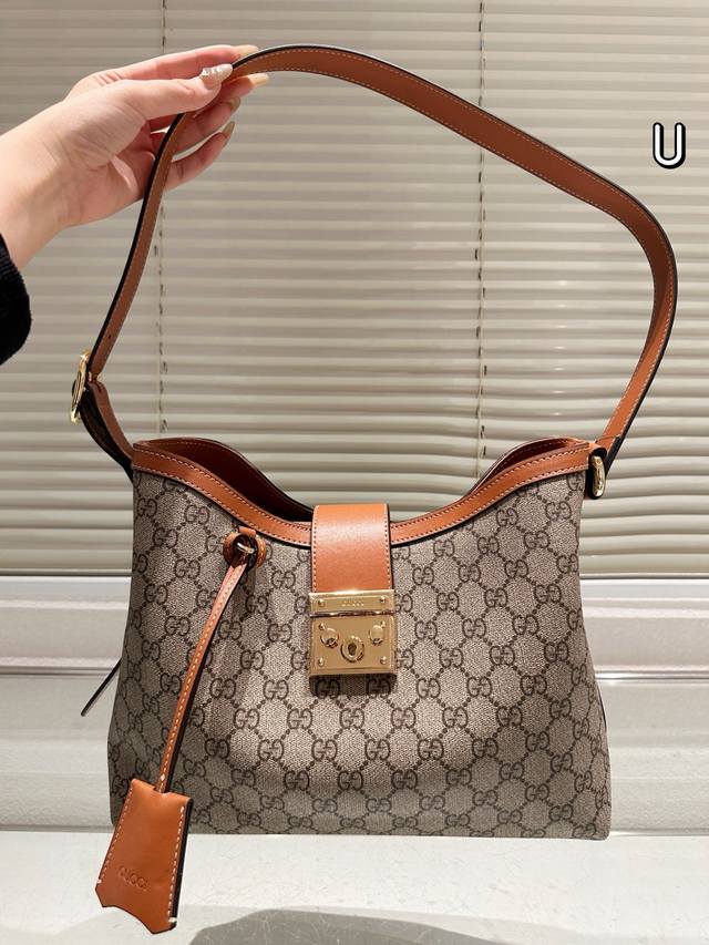 Gucci's timeless classic Gucci Padlock is very stylish from the looks to the fee