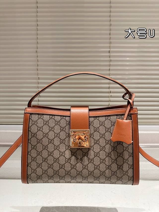 Large size Gucci's timeless classic Gucci Padlock is very stylish from the looks
