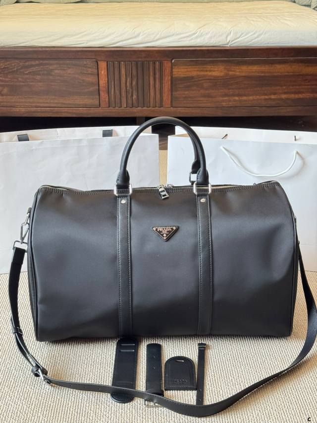 Prada 50 airport bag, no matter the style, the lining is the same as the counter