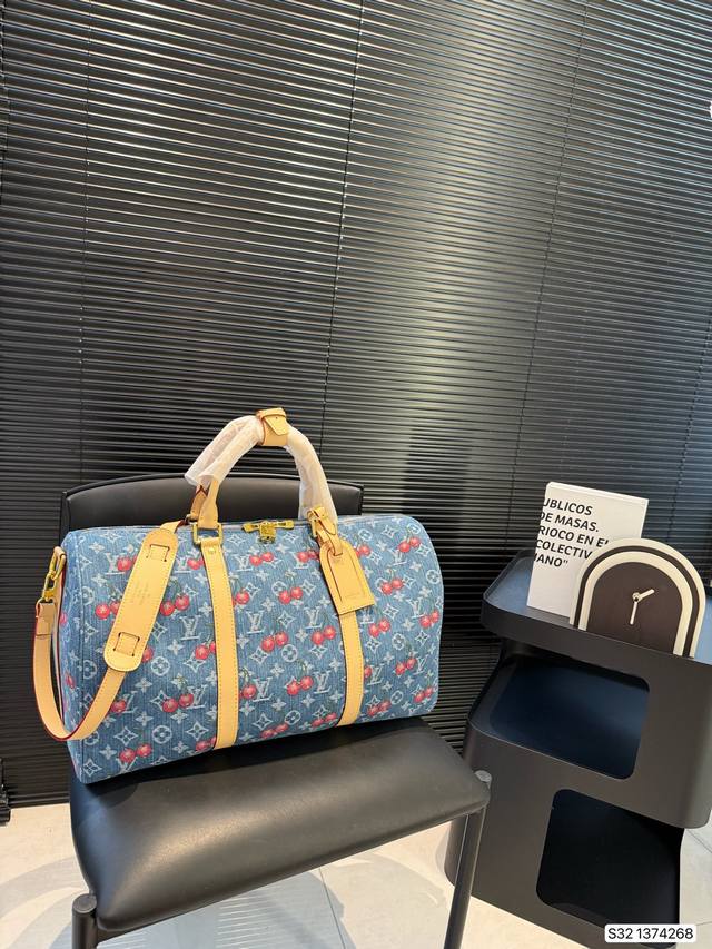 Lv denim cherry travel bag Very simple and exquisite design, full of details Whe