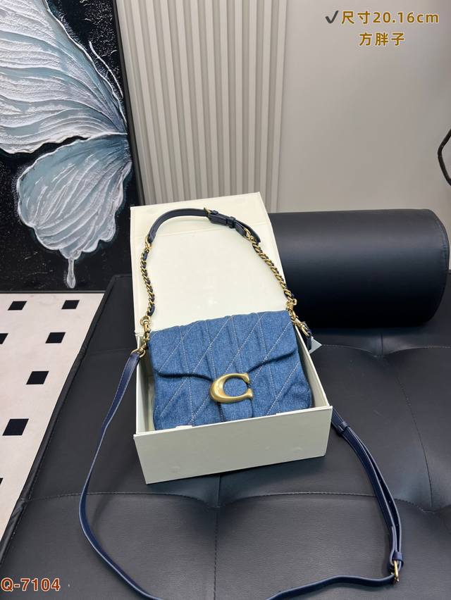 with folding box Coach's new denim in August. The soft and square Tabby is so cu