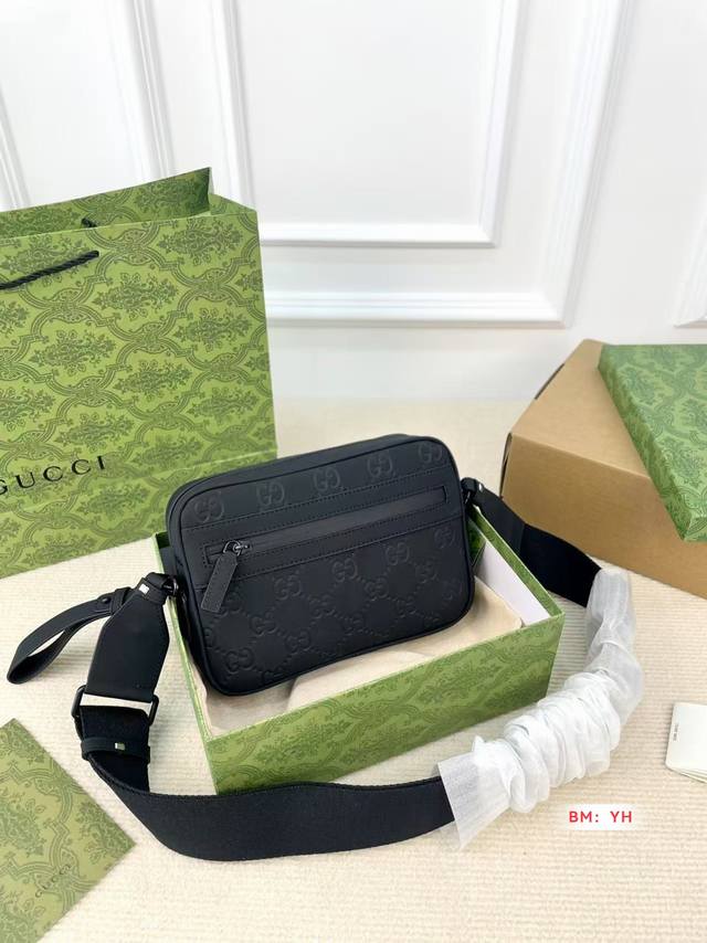 with folding gift box Cool camera bag Gucci is more advanced and fashionable. It