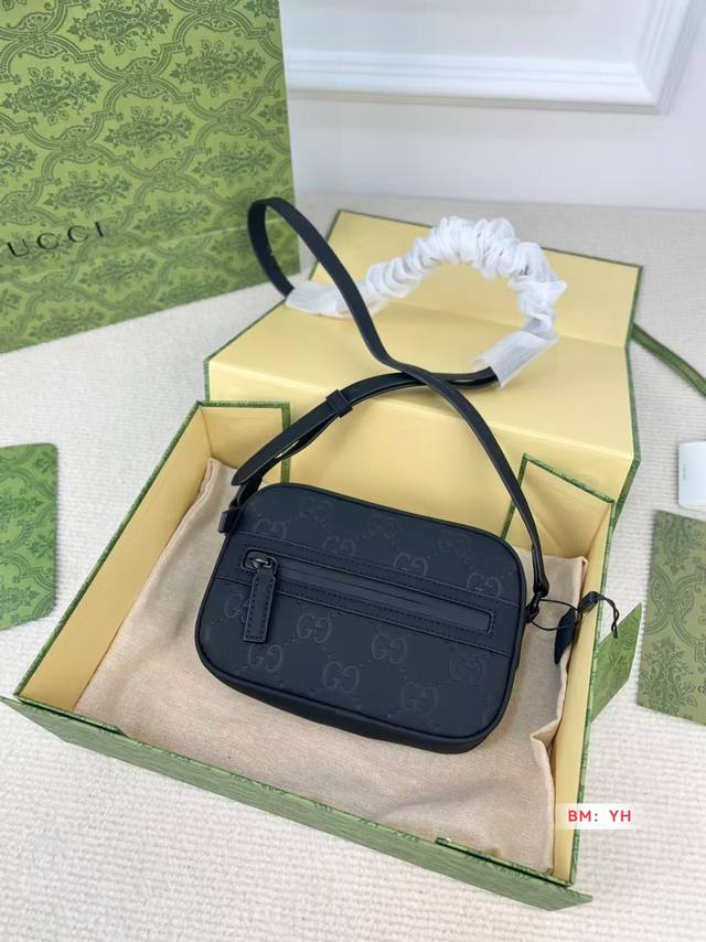 with folding gift box Cool camera bag Gucci is more advanced and fashionable. It