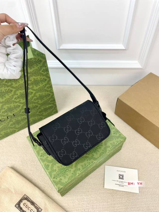 with folding gift box Gucci new crossbody bag Recommended new embossed bag super