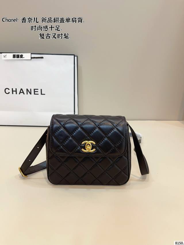 pure leather. Chanel single shoulder bag is really high-end and perfect for dail