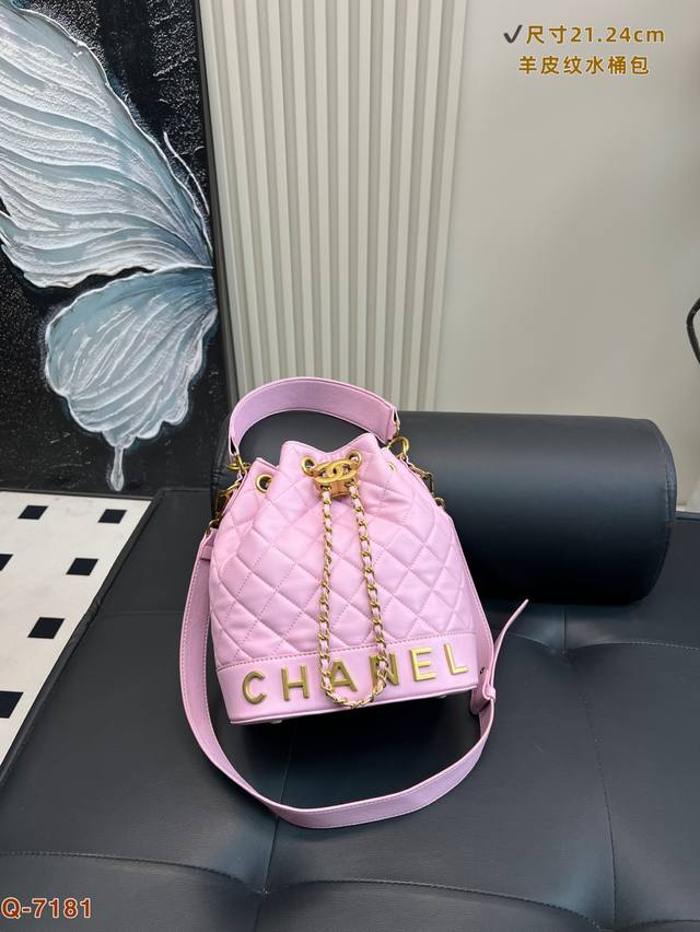 with gift box Chanel bucket bag Fashionable essentials Super exquisite Size 21.2