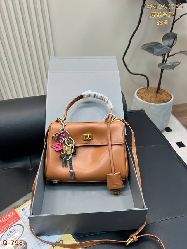 with folding box Size: 24.17Cm Balenciaga's new Rodeo large-profile bag. The sof