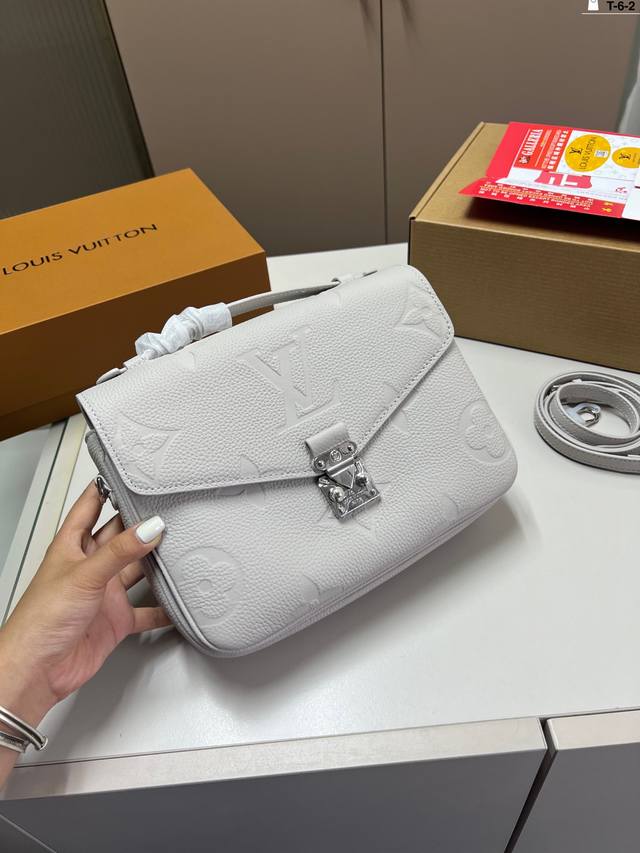 Cowhide Lv High Quality Messenger Bag Classic Old Flower Messenger I have to rec