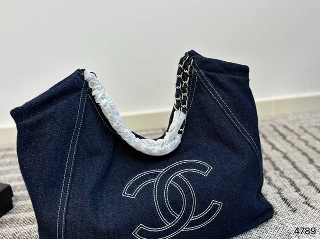 Chanel Beach Bag Denim Beach Whether it is daily travel or holiday shopping, thi