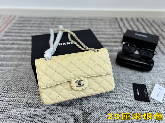 with sunglasses 50 Chanel Cf bag Super hot fashion item High version Fine workma