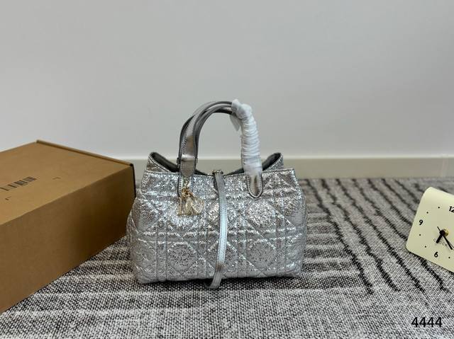 with folding box Today's casual French street style Diorto new women's bag Come