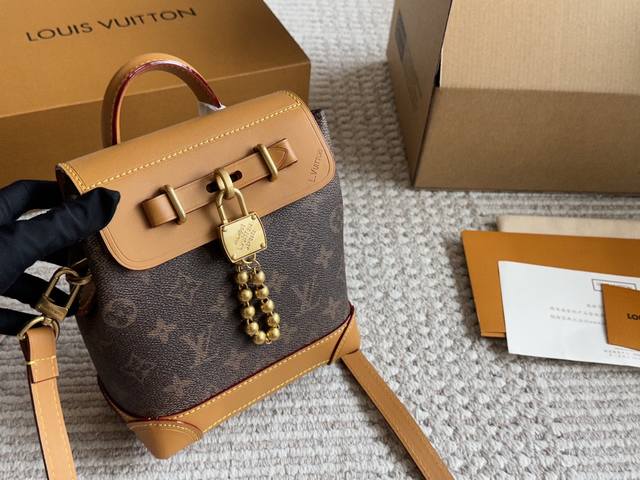 Lv new men's bag, both colors are very good-looking Pharrell Williams uses Lv Co