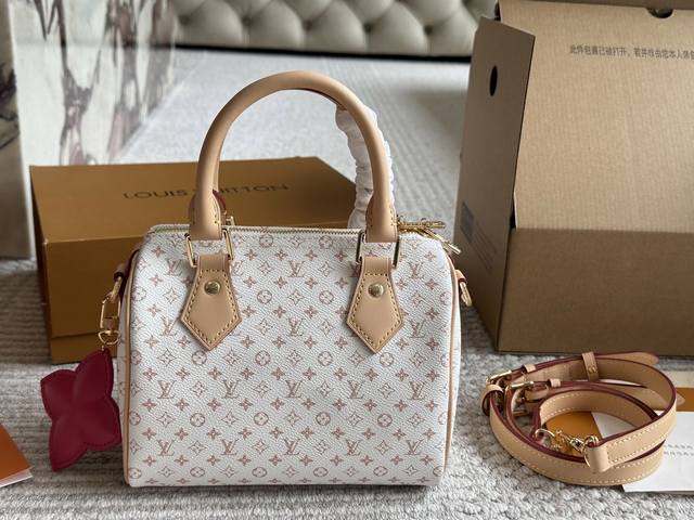 Lv Speedy20 pillow bag The new Speedy20 is a treasure size, because the size of