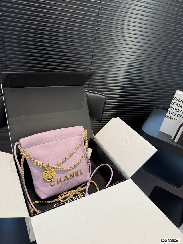 with airplane box folding box Chanel garbage bag Stars' favorite Chanel 22Bag Th