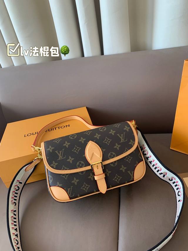 Gift box packaging Lv Baguette Lv Hot King Baguette Bag - Lv Diane Ivdiane Also