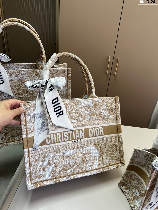 36cm Dior Diortote Book has a large capacity and is very durable . You will defi