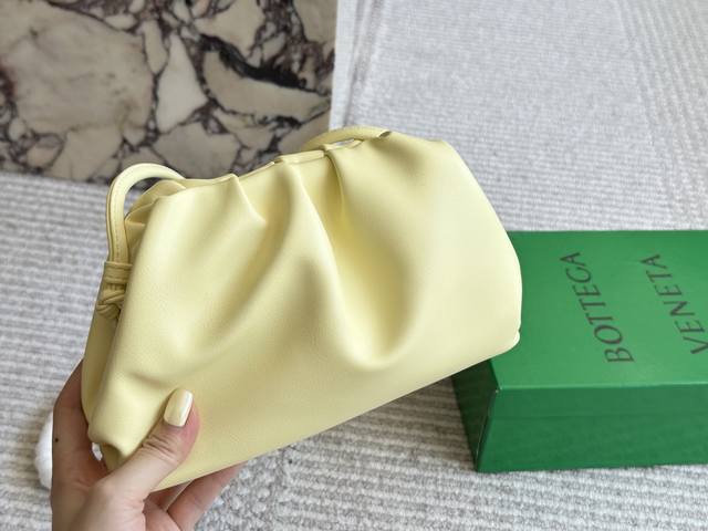 with box Size: 22 14Cm Bv cloud bag casual big brand capacity is very Ok