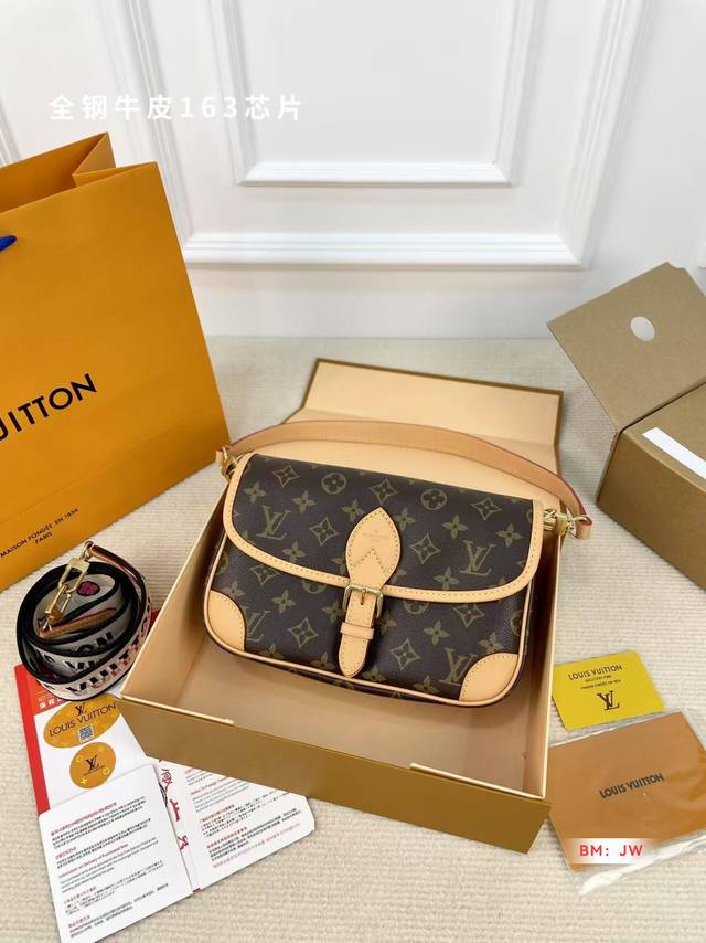 Top version with folding gift box Lv popular king baguette bag - Lv Diane Ivdian