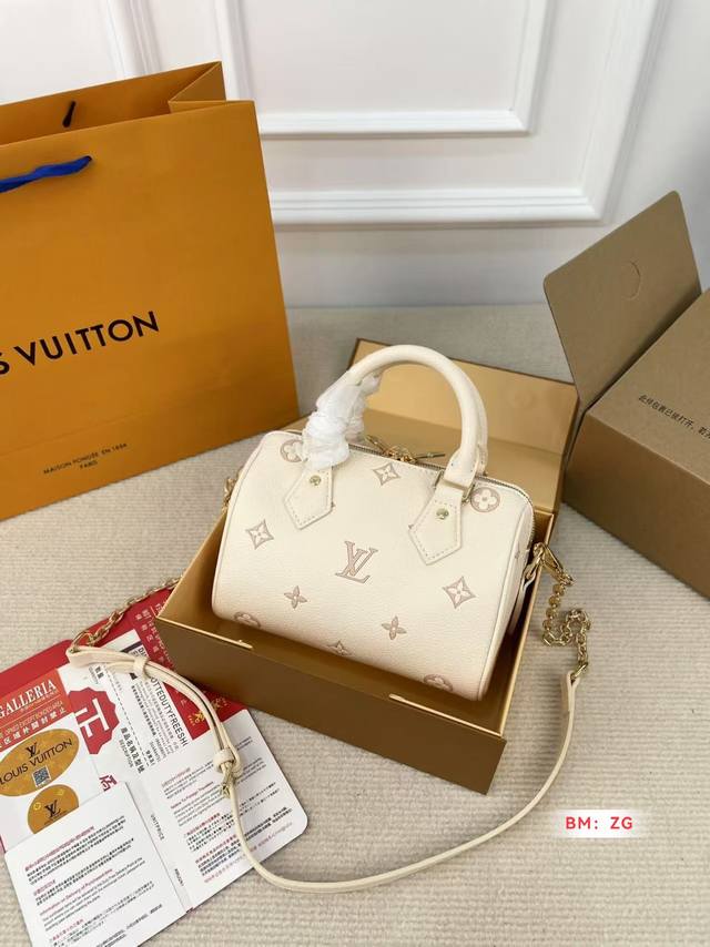with folding gift box Lv Speedy20 pillow bag The new Speedy20 is a treasure size