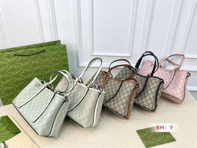 Gucci Em Blem Tote Bag is a versatile classic. It is retro and high-end and come