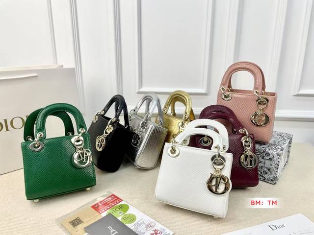 with folding gift box Dior Princess Dior bag with lizard pattern Cute and small