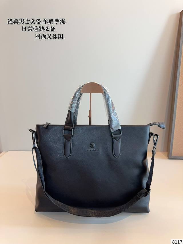Versace new briefcase The square design is very suitable for business! Not old-f