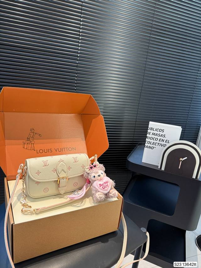 Mini Lv baguette bag with airplane box folding box Simple and comfortable to wea