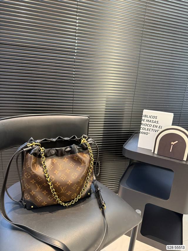 Lv bucket bag Large capacity shoulder messenger bag with exquisite inlay work, c