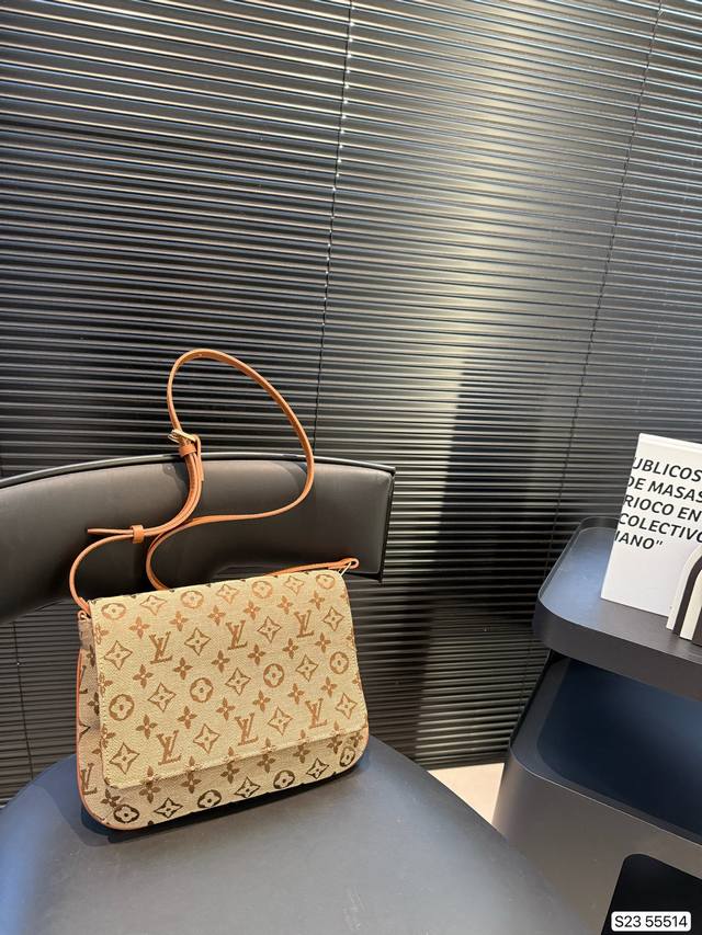 Lv flap handbag The hot item is so tasteful Strong retro style Classic design de