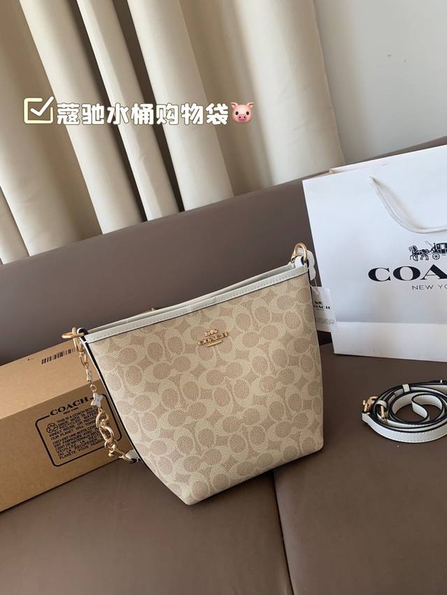 with box Coach shopping bag Needless to say, Coach's classic evergreen model, th