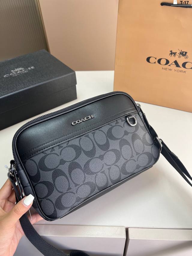 Coach camera bag crossbody bag It is really versatile and good quality It is sim