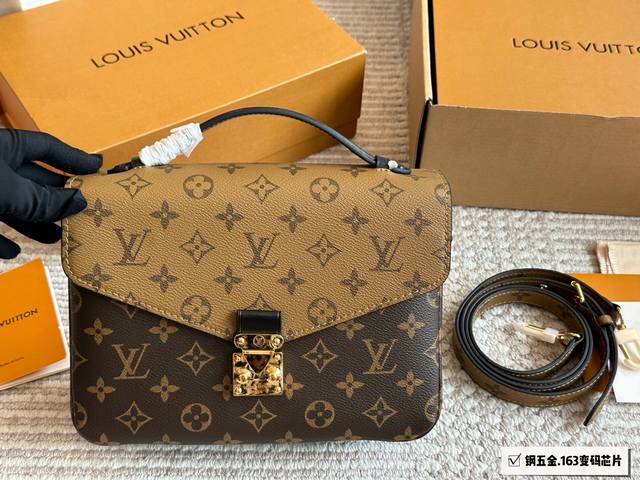 Original order with box Size: 25cm L's top quality messenger bag Old flower mess