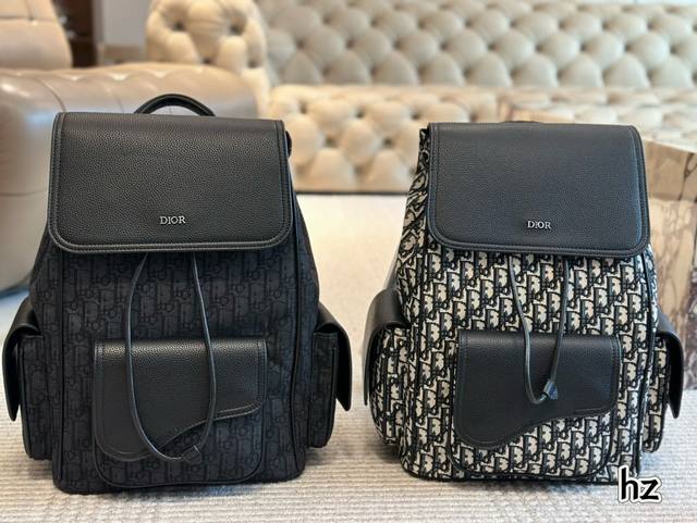 A must-have backpack for the long holiday! Size: 28*40Cm D's old-fashioned backp