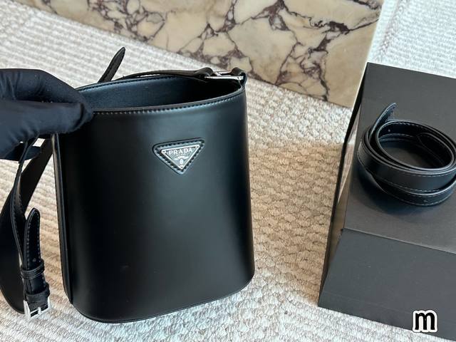 with box Size: 18*17Cm Prada bucket bag I love the bucket bag so much!! Highest