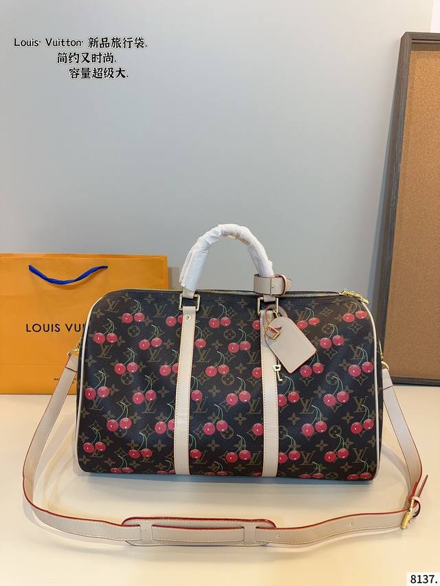 Lv Louis Vuitton co-branded Keepall crossbody bag travel bag A handsome and larg