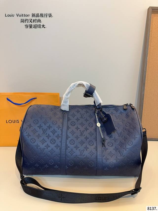 Lv Louis Vuitton co-branded Keepall crossbody bag travel bag A handsome and larg