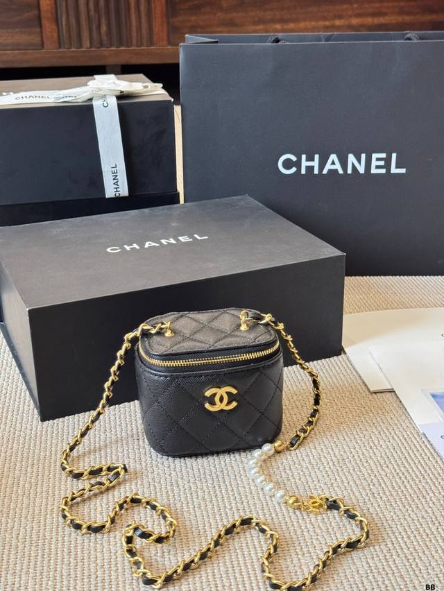 Chanel box bag Lazy and casual and easy to carry Full of surprises on the body H