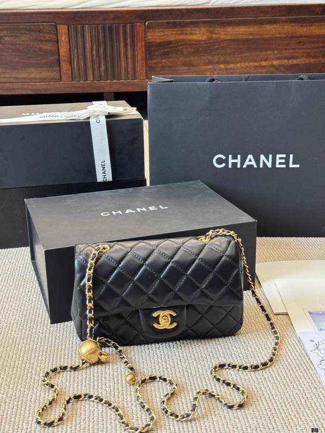 Chanel lambskin perfume bag, Golden Ball Fatty New Arrival