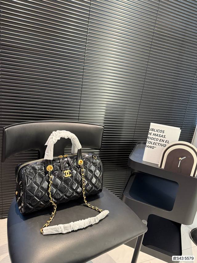 Chanel 25C Chanel pillow early spring new model, exquisite small handbag in hand