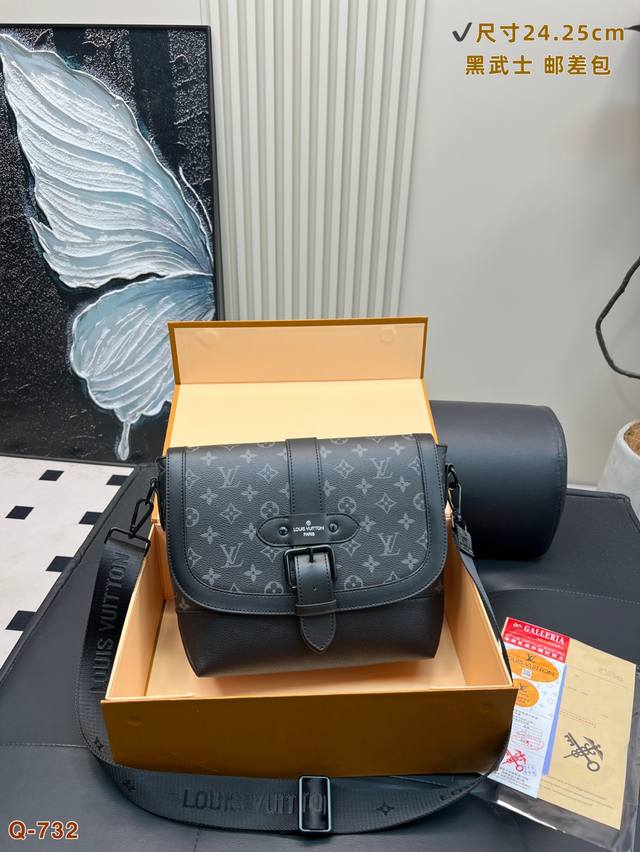 with folding box The Lvsteamer Black Warrior messenger bag combines modern funct