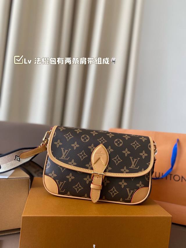 Lv baguette full set package It has two shoulder straps, one is a cowhide should