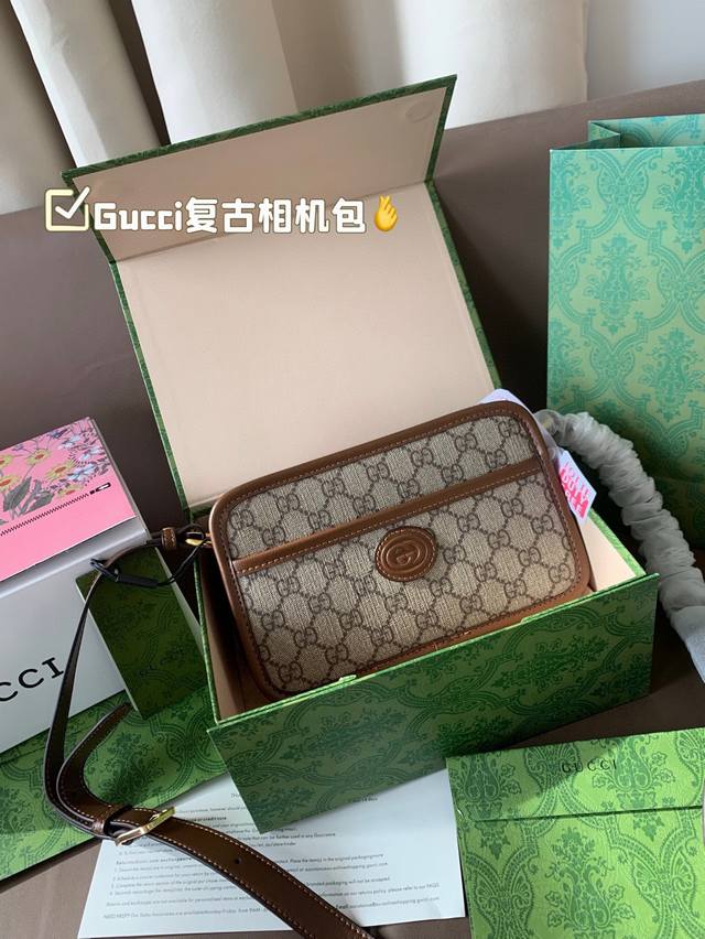 Folding box airplane box Size: 22*14Cm Running volume model Gucci retro camera b
