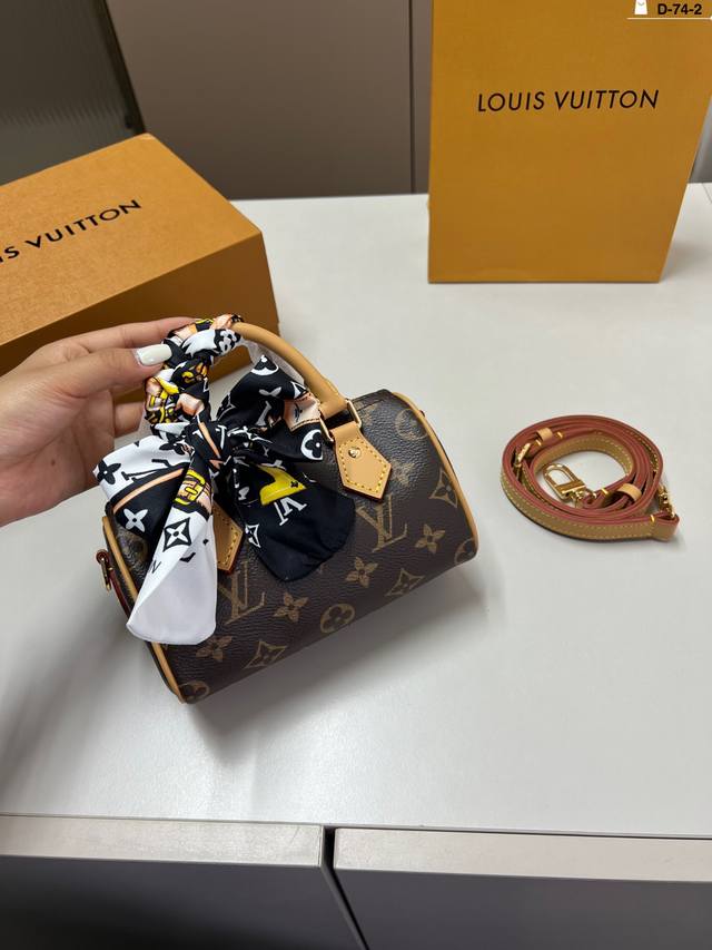 chip version Lv Louis Vuitton pillow bag classic series fashion all-match unique