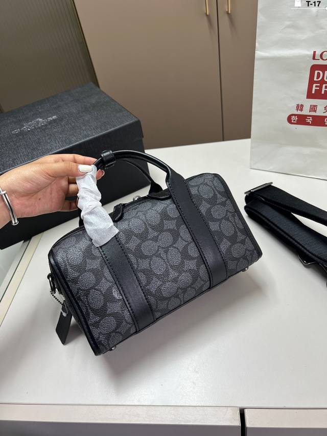 Coach pillow bag handbag Classic design fashionable and versatile Can be carried