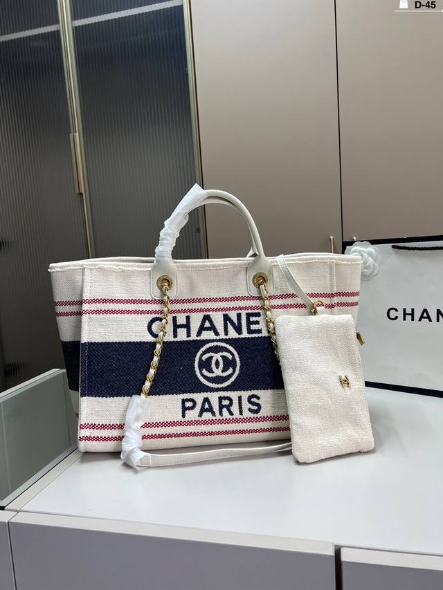 Chanel beach bag Can be easily matched with any outfit Low-key and textured, wit