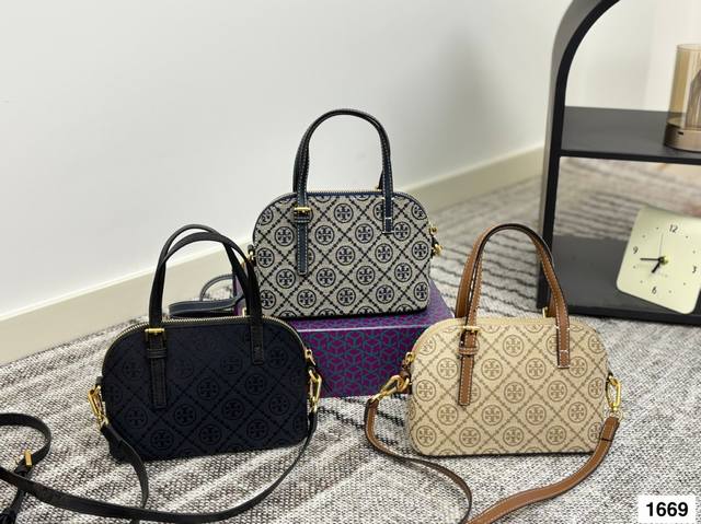 Tb Tory Burch Mini Shell Bag is a super stylish one. There is no doubt that it i