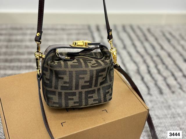 Fendi Boston lunch box bag It turns out that denim can be so cute! Sweet or salt