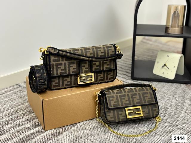 Fendi Baguette bag hit me at first sight. The medium size has a longer shoulder